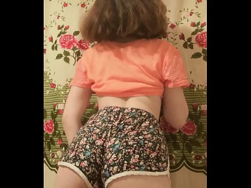 ❤️ Сексуальная юная малышка делает стриптиз снимая свои шортики на камеру ❤️❌ Просто порно у нас ☑